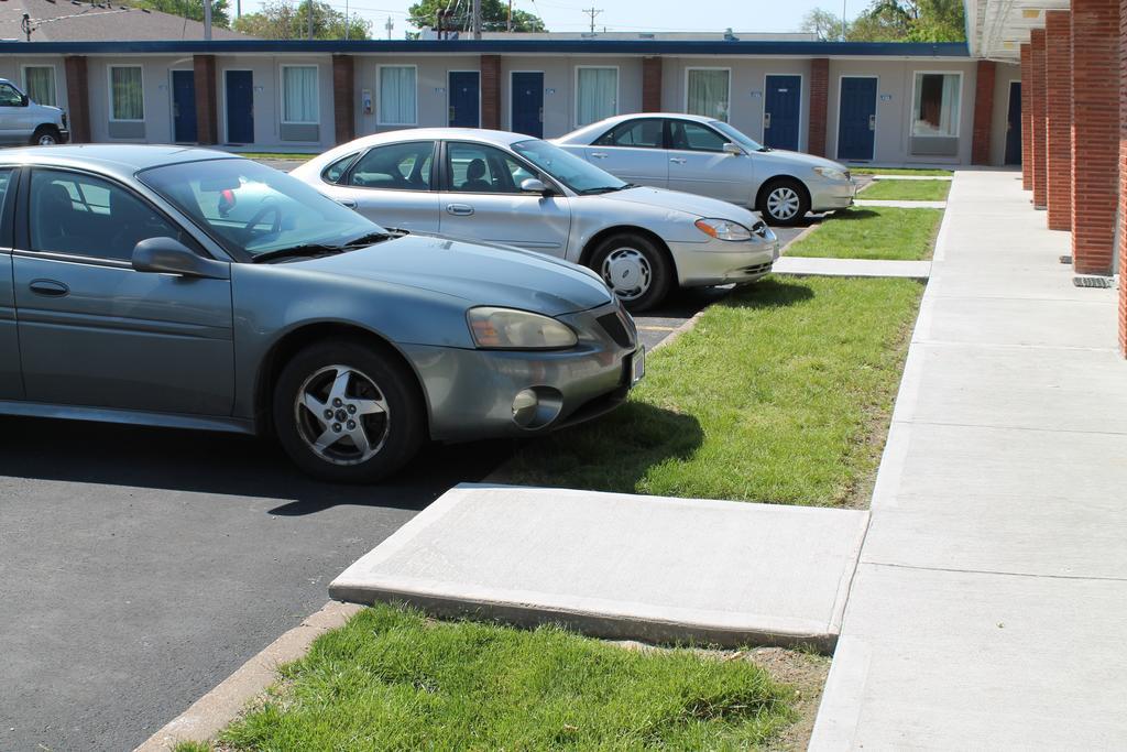 American Motor Inn - Rock Island Bagian luar foto