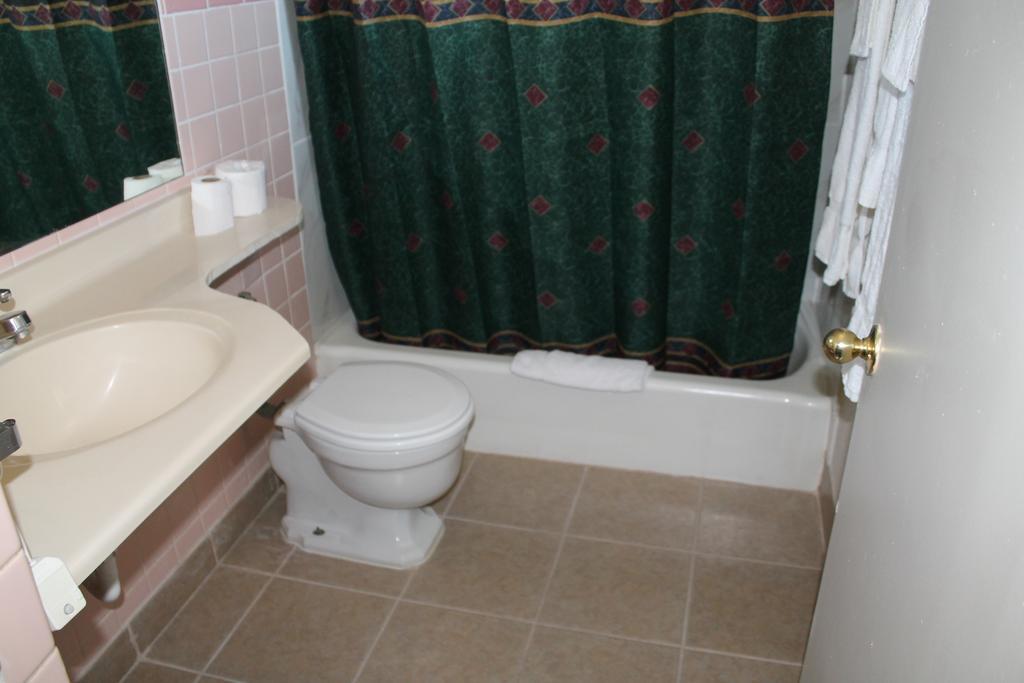 American Motor Inn - Rock Island Bagian luar foto