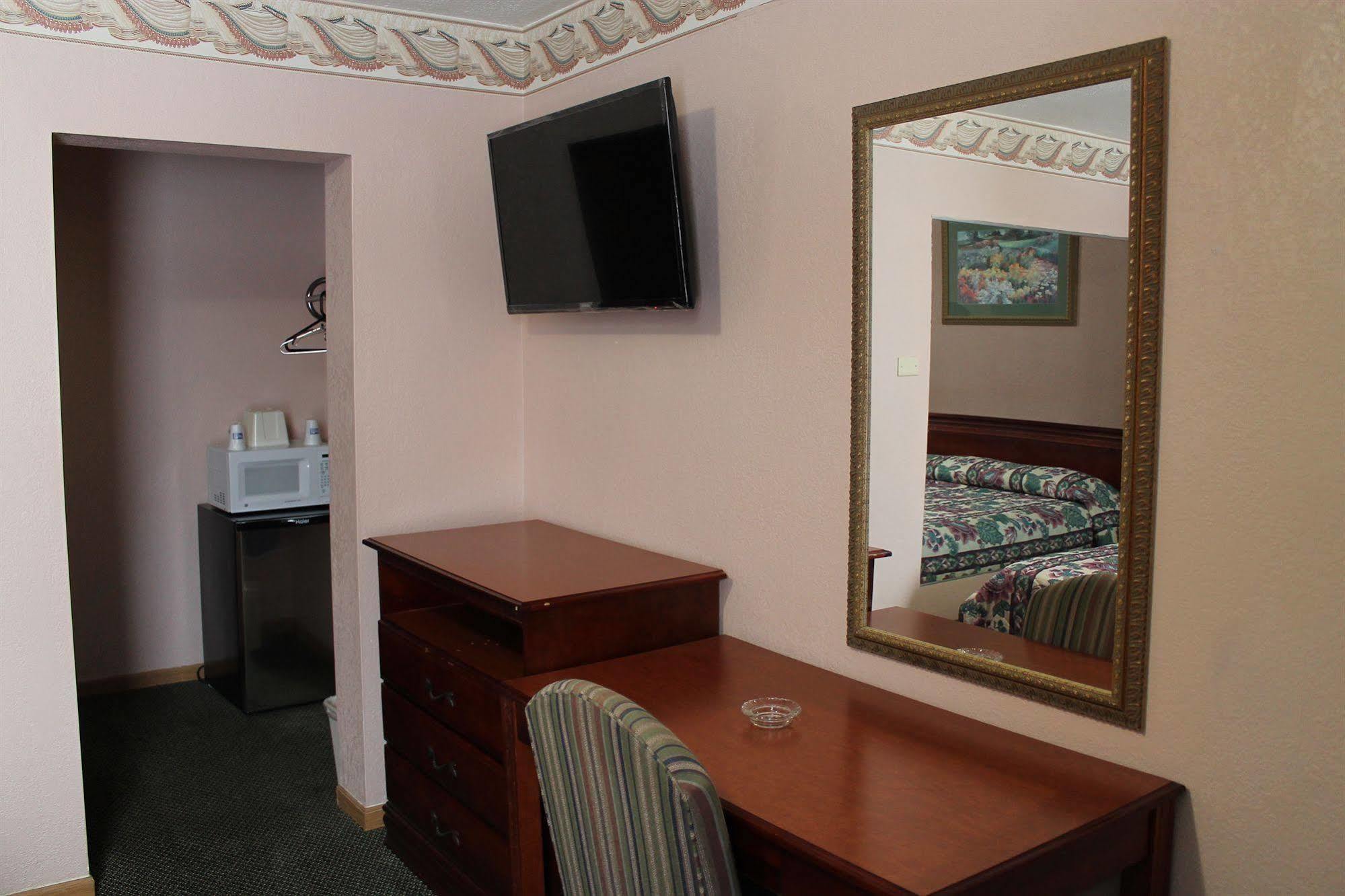 American Motor Inn - Rock Island Bagian luar foto